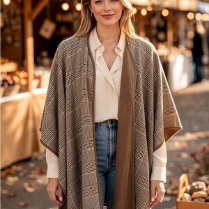 Valentino vintage beautiful  Brown Knit Cape, Fits anyone